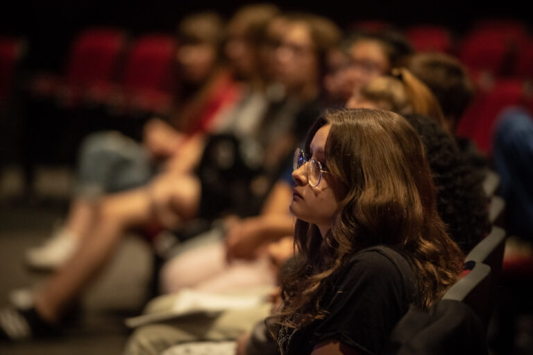 Pourquoi amener votre enfant au théâtre?